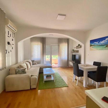 Jovana -- Porodicni Apartmani Igalo Herceg Novi Esterno foto