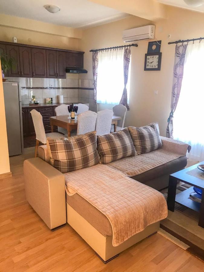 Jovana -- Porodicni Apartmani Igalo Herceg Novi Esterno foto