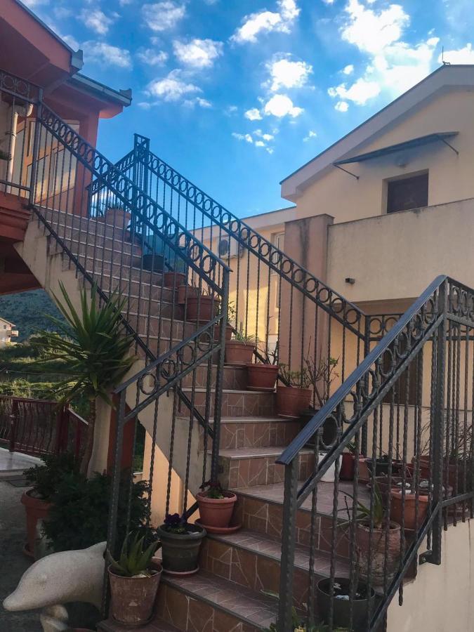 Jovana -- Porodicni Apartmani Igalo Herceg Novi Esterno foto