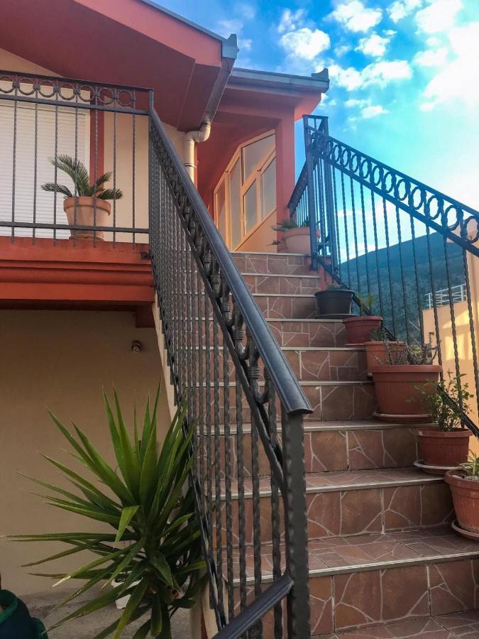 Jovana -- Porodicni Apartmani Igalo Herceg Novi Esterno foto