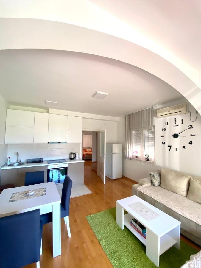 Jovana -- Porodicni Apartmani Igalo Herceg Novi Esterno foto