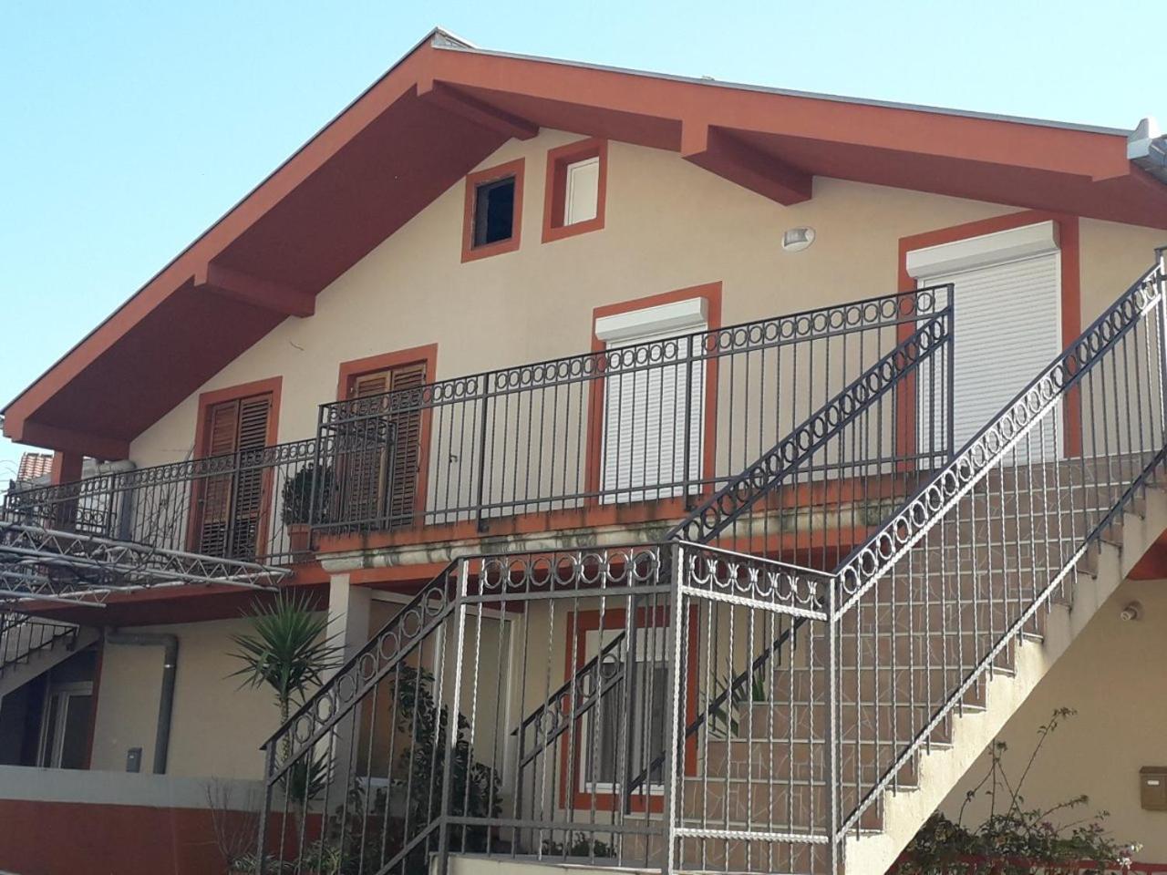 Jovana -- Porodicni Apartmani Igalo Herceg Novi Esterno foto
